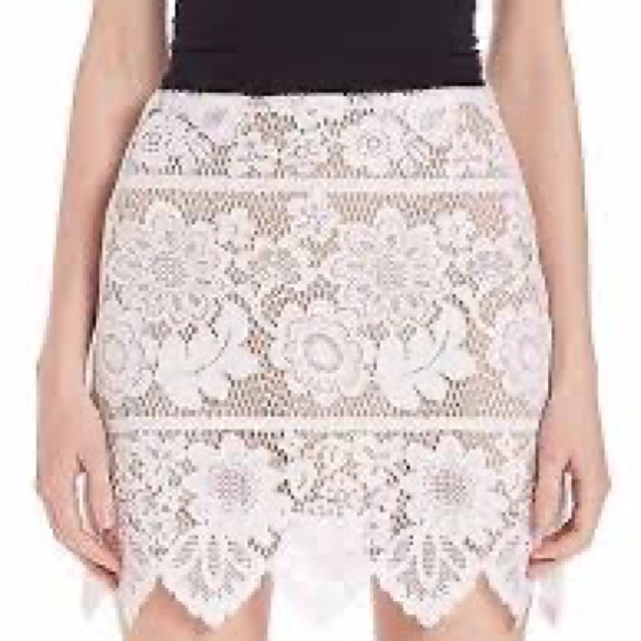 For love and lemons Gianna white lace skirt - Picture 2 of 3